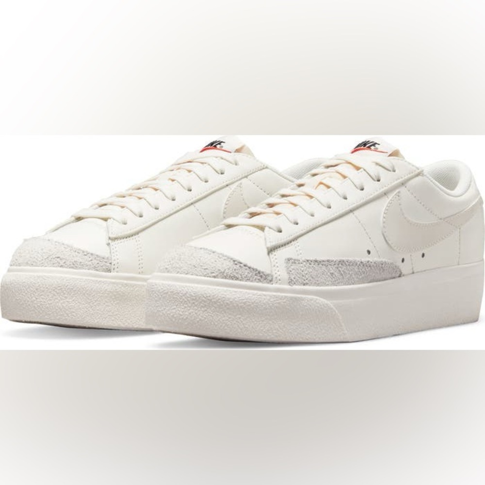 Nike Men’s Low-Top Sneakers in Off-White and Light Gray